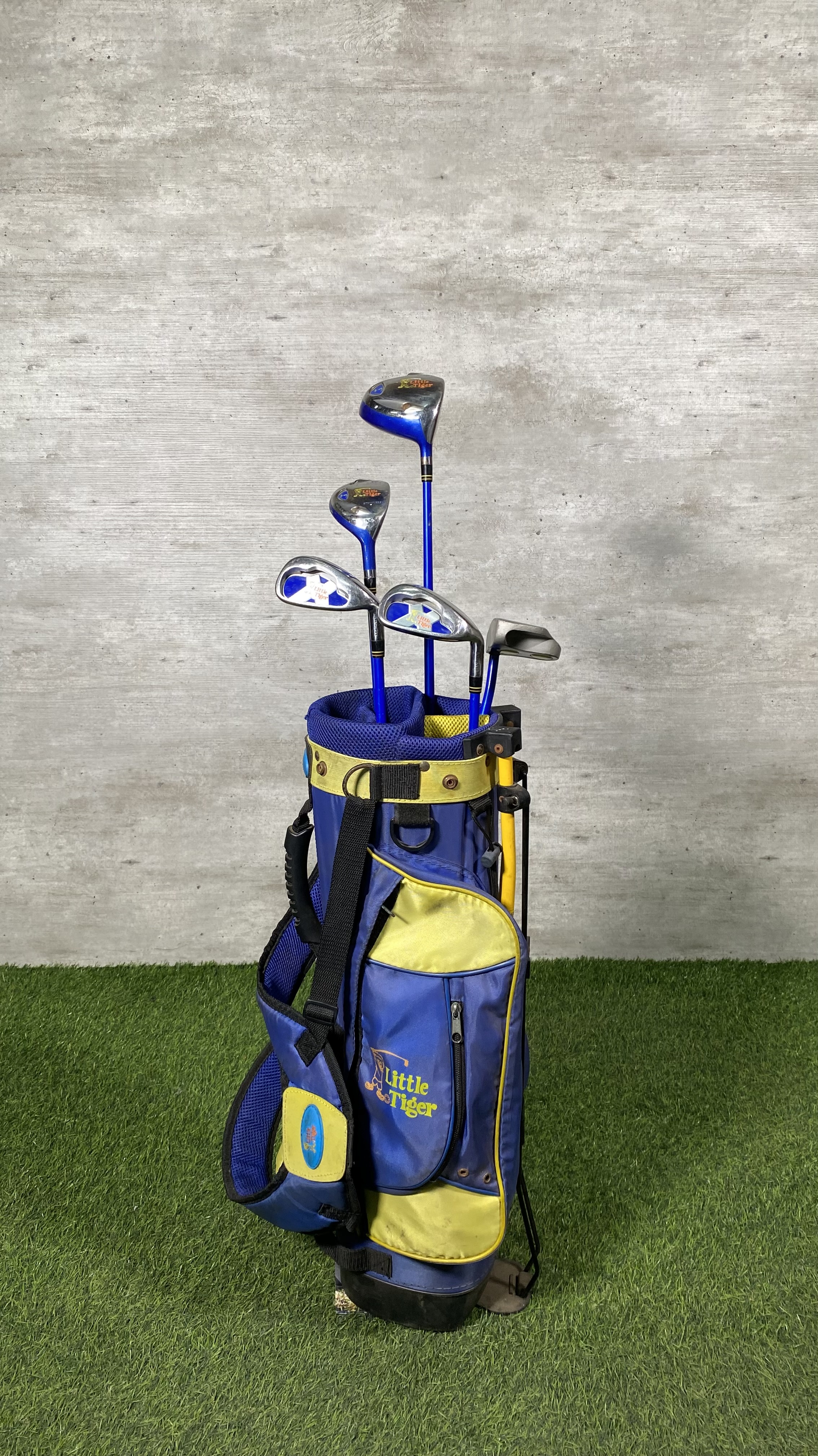 Little Tiger Junior 5-7 Golf Set