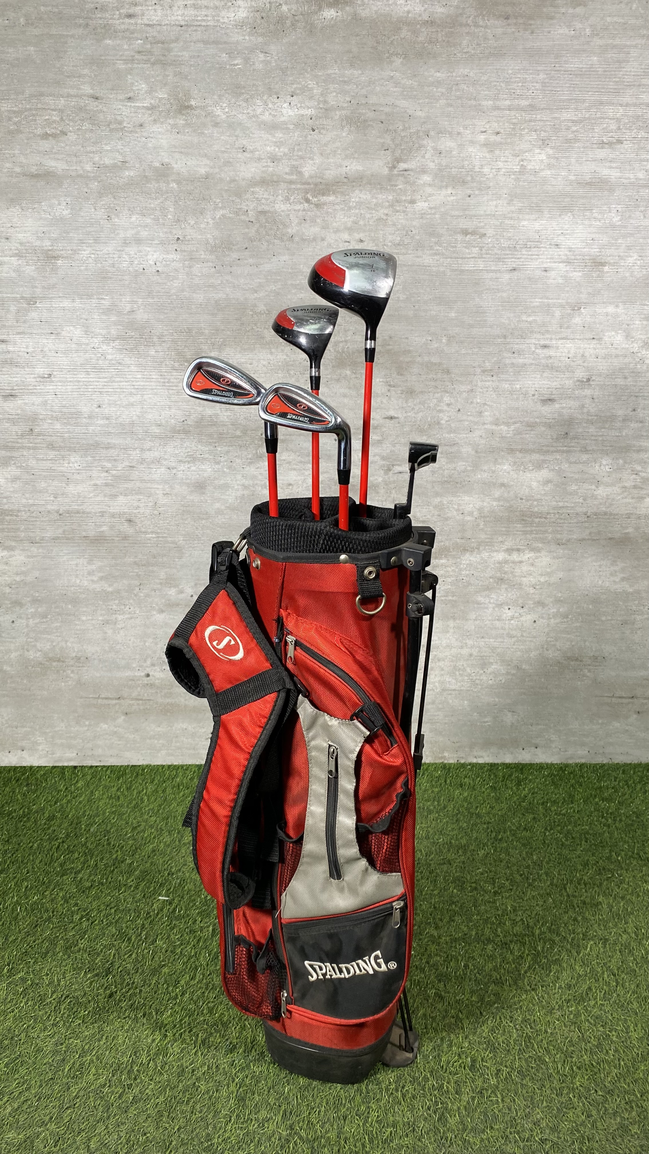 Spalding Junior 7-9 Red Golf Set